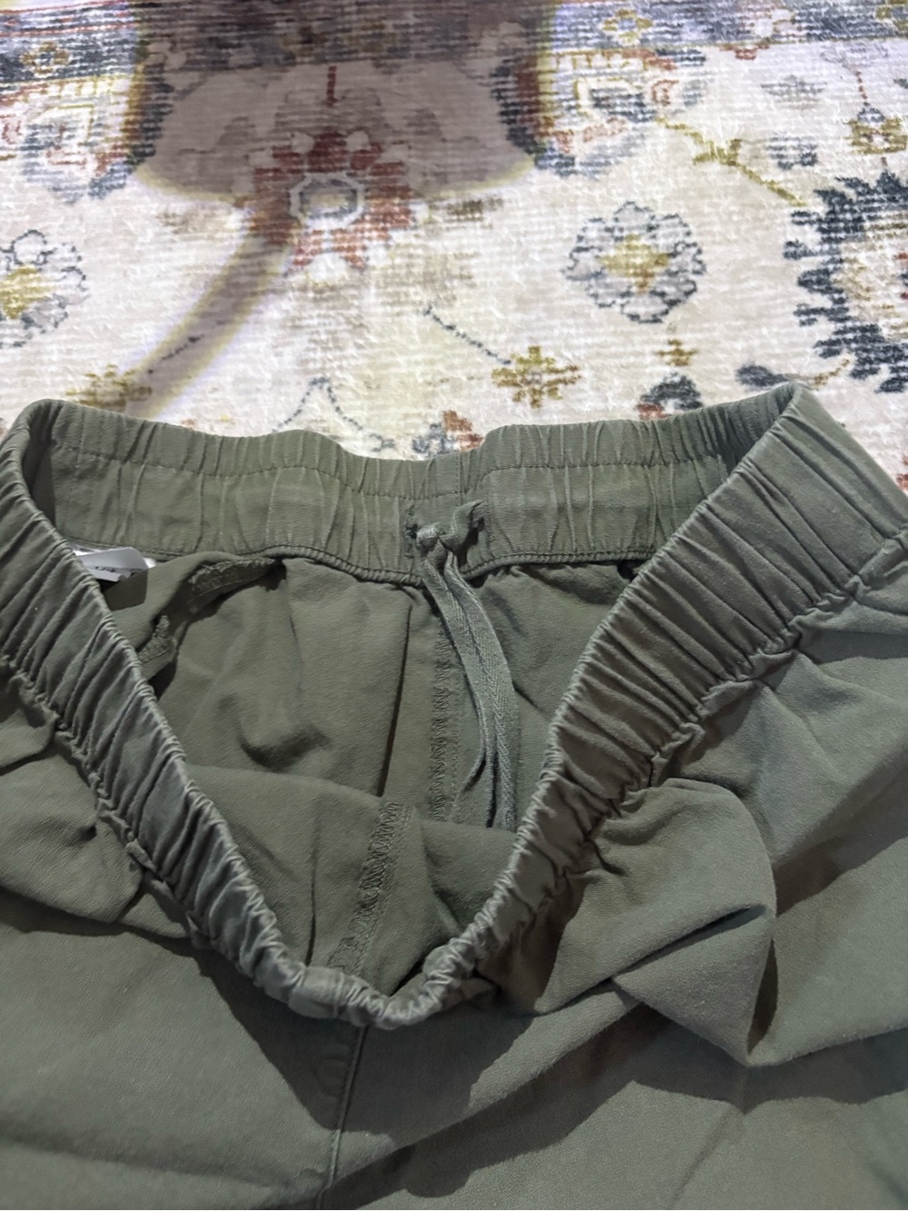 UNIQLO , Olive Green — Small Stretch Easy Ankle Pants - Picture 3 of 5
